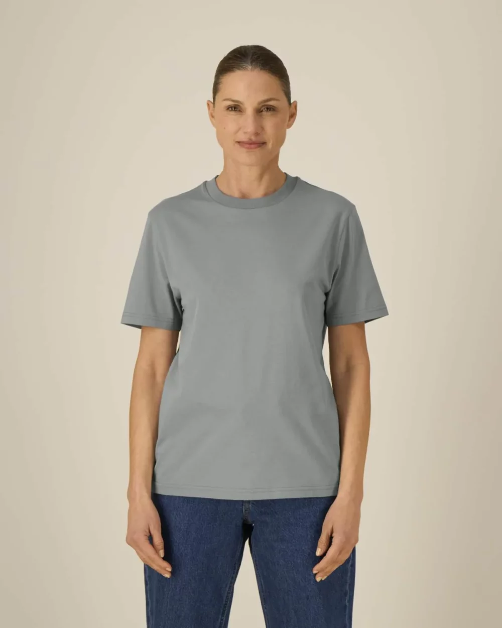 T-shirt bio unisexe Creator 2.0 coloris Misty Grey, porté, vue de face