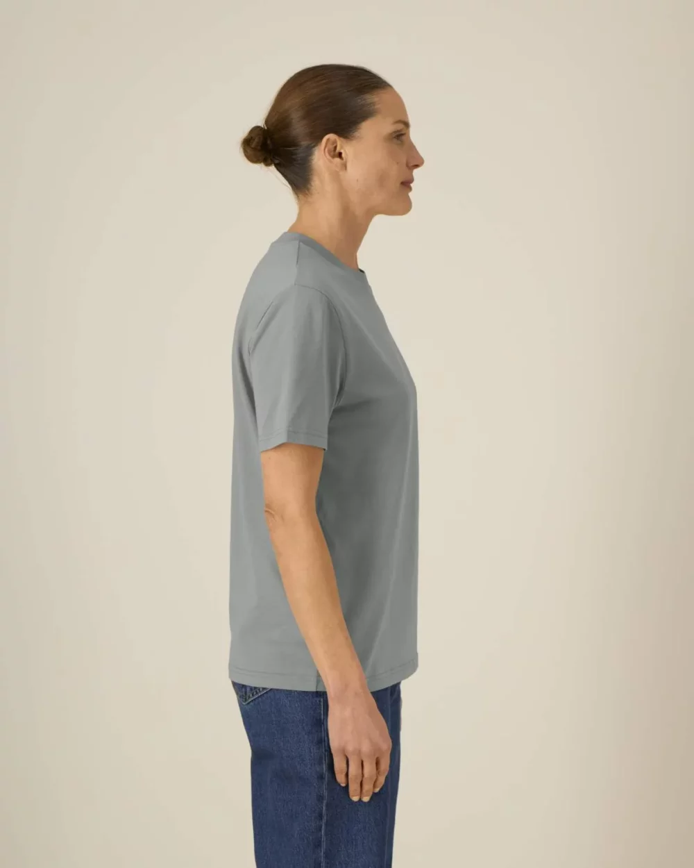 T-shirt bio unisexe Creator 2.0 coloris Misty Grey, porté, vue de face