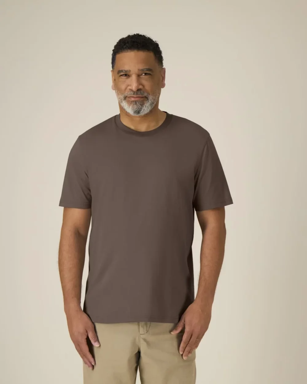 T-shirt bio unisexe Creator 2.0 coloris Mocha, porté, vue de face