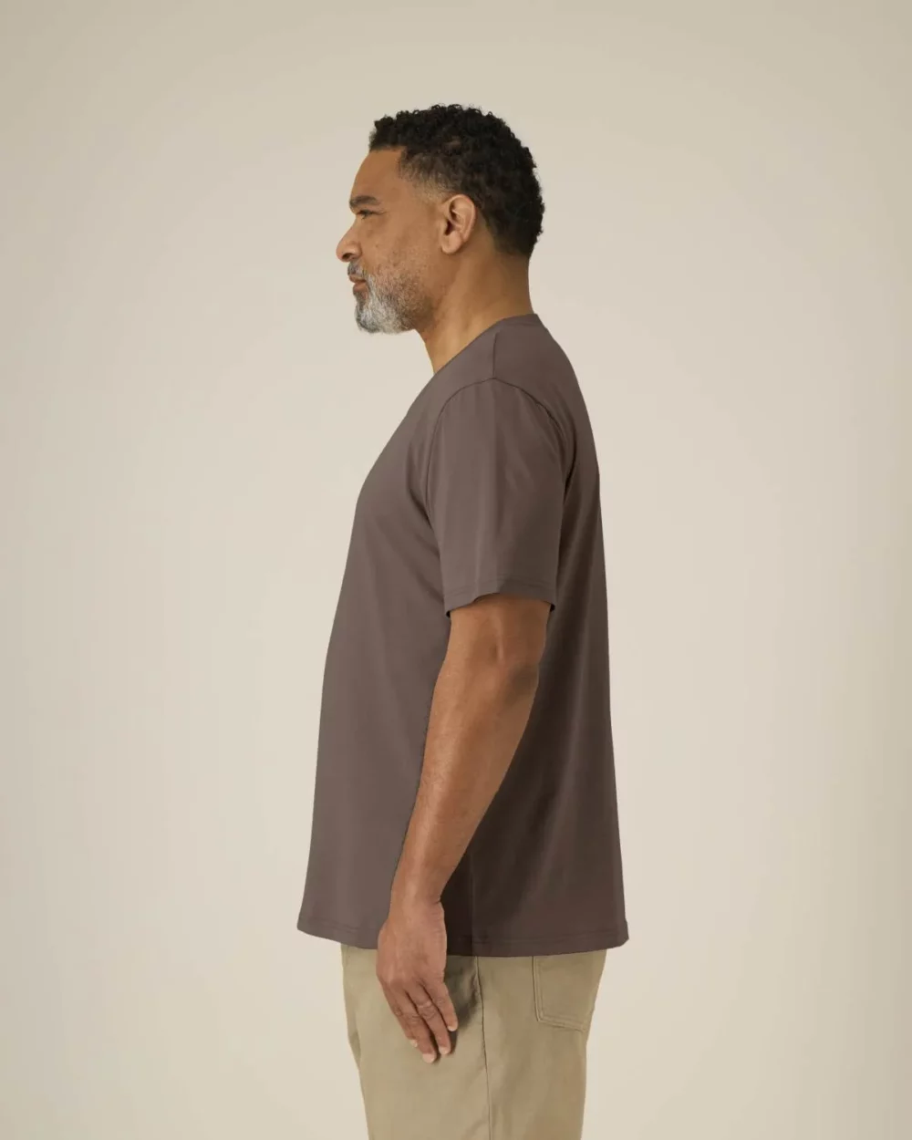 T-shirt bio unisexe Creator 2.0 coloris Mocha, porté, vue de face
