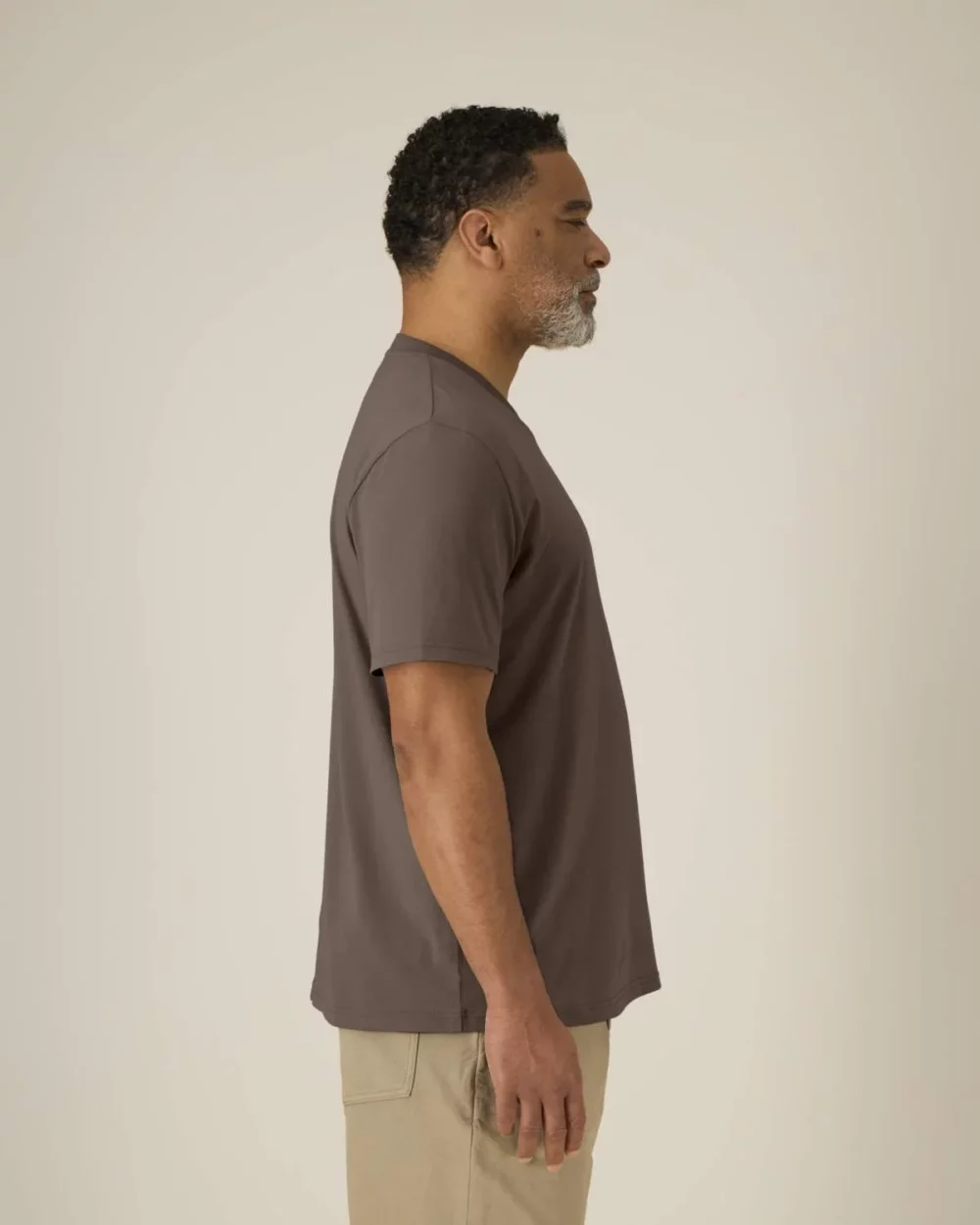 T-shirt bio unisexe Creator 2.0 coloris Mocha, porté, vue de face