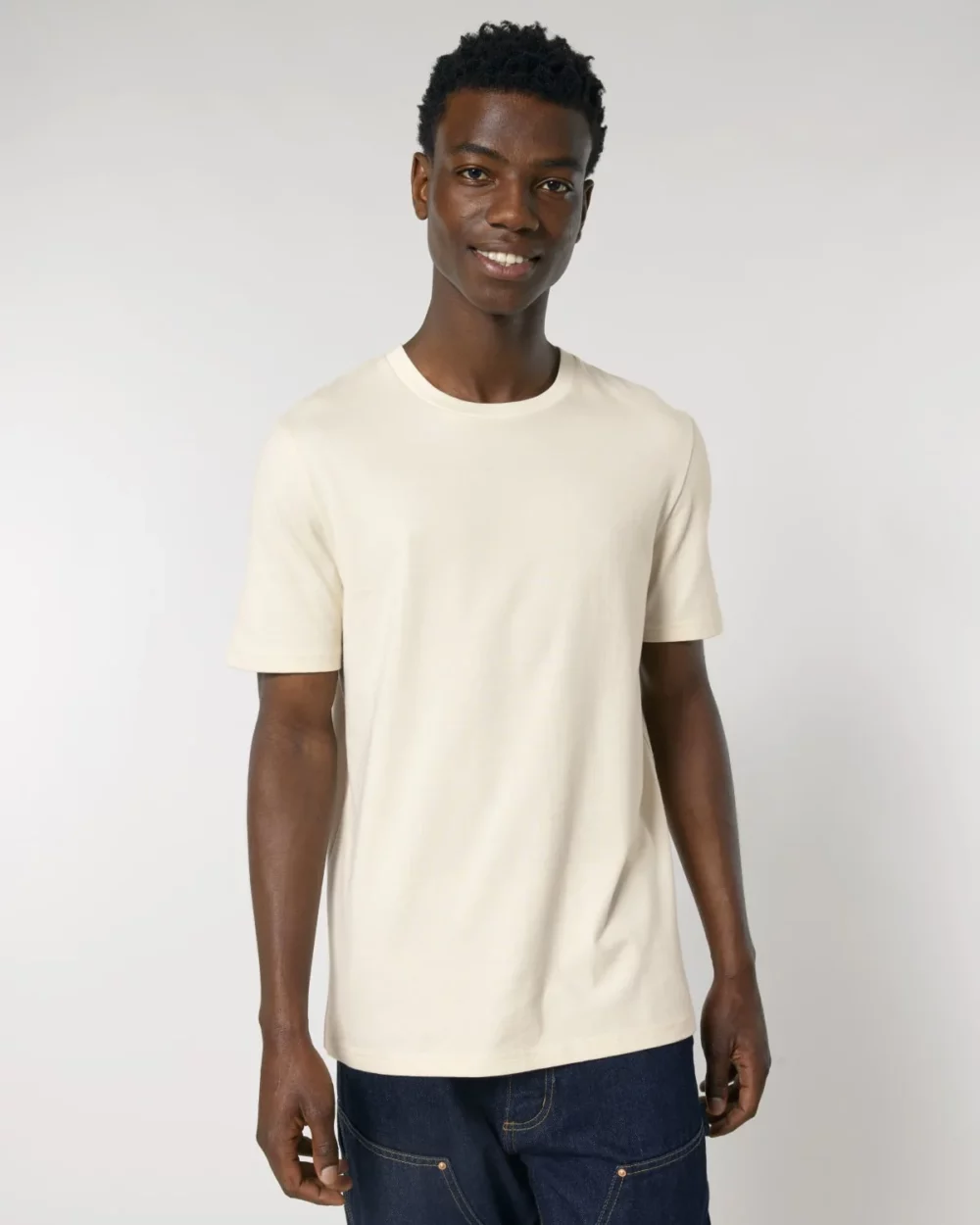 T-shirt bio unisexe Creator 2.0 coloris Natural Raw, porté, vue de face