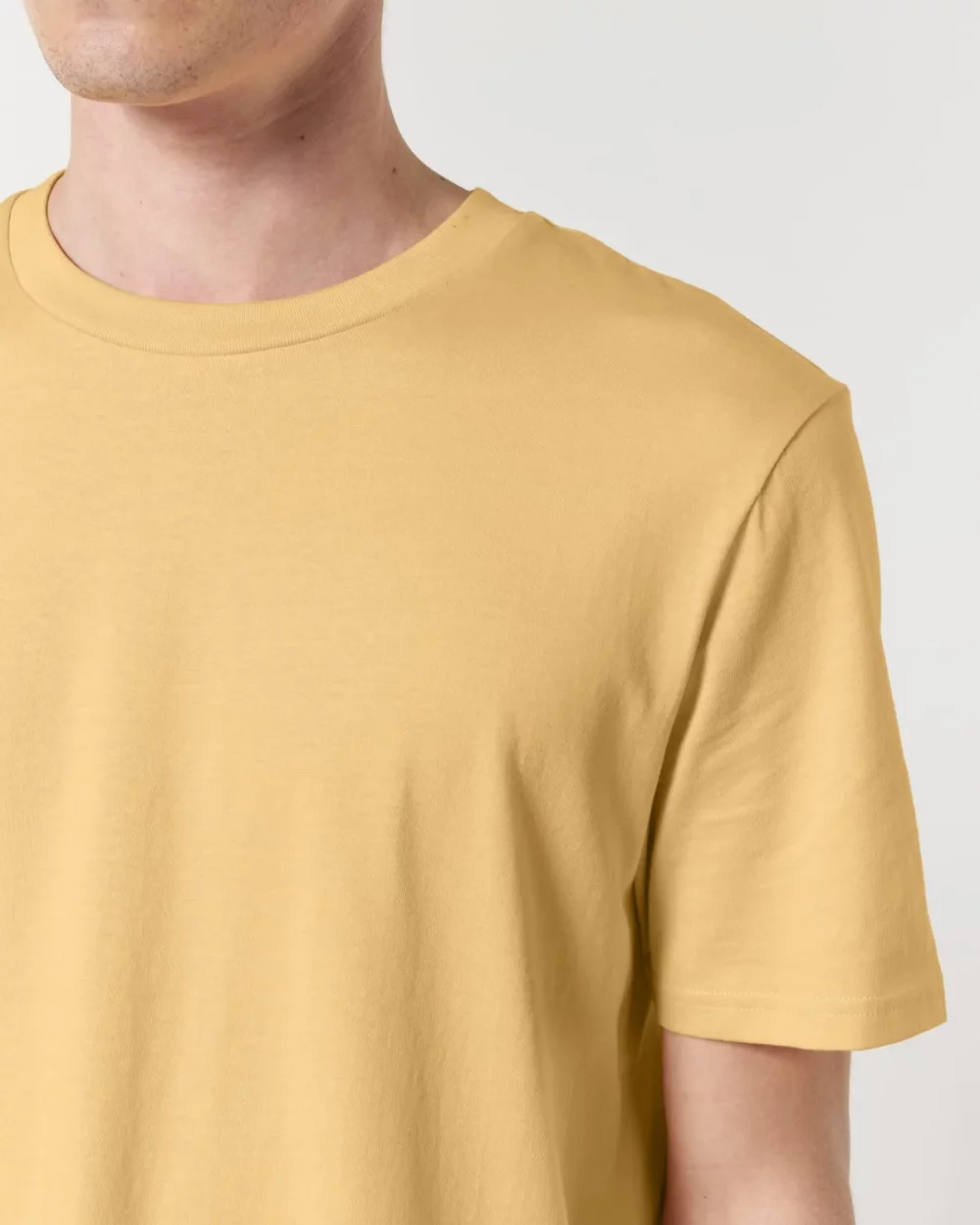 T-shirt bio unisexe Creator 2.0 coloris Nispero, détail porté
