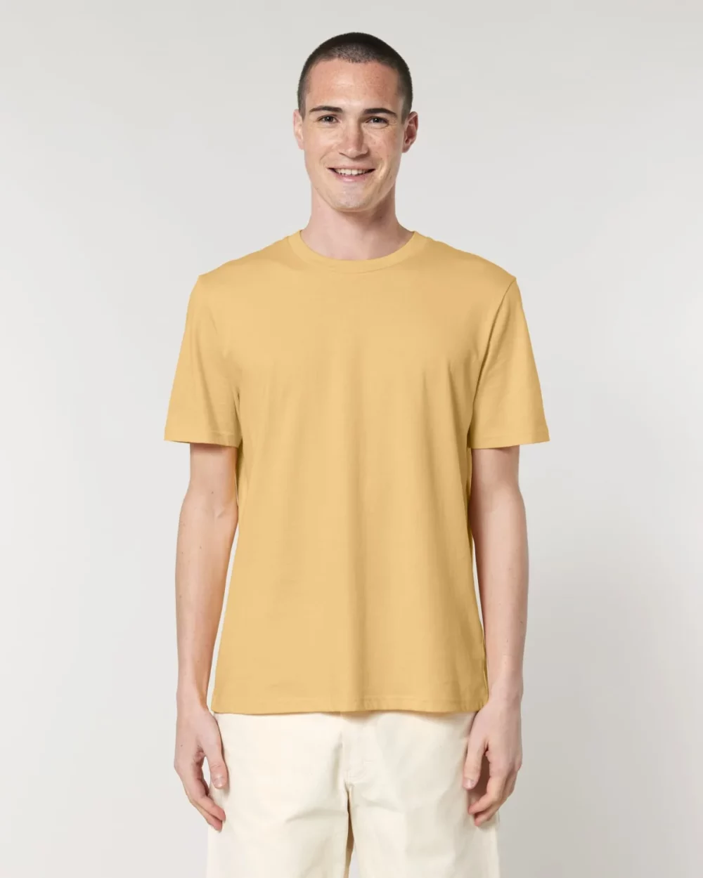 T-shirt bio unisexe Creator 2.0 coloris Nispero, porté, vue de face