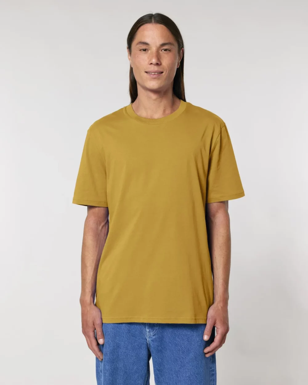 T-shirt bio unisexe Creator 2.0 coloris Ochre, porté, vue de face