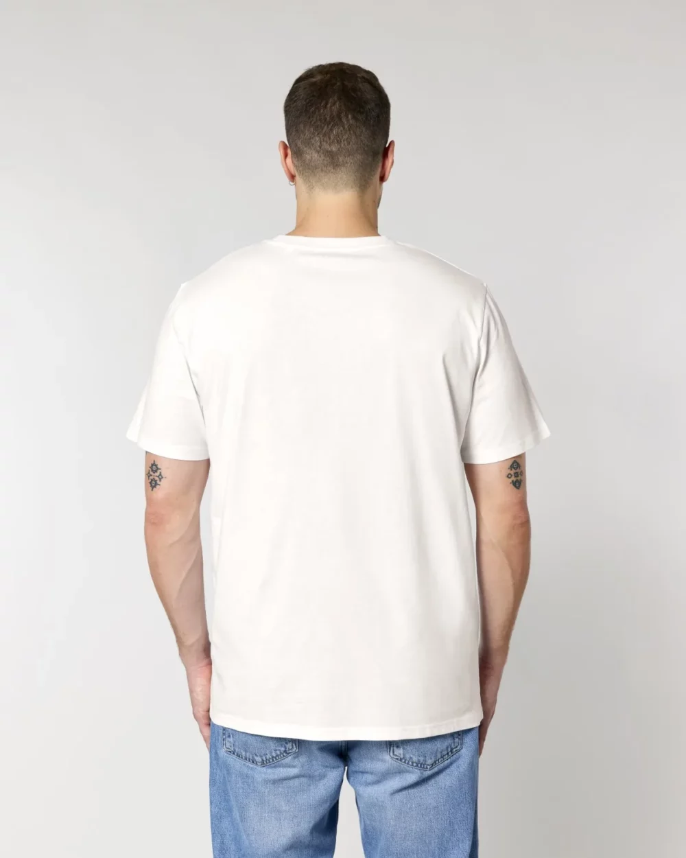 T-shirt bio unisexe Creator 2.0 coloris Off White, porté, vue de dos