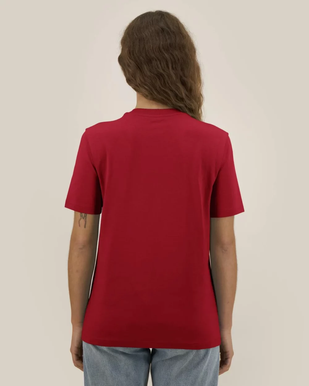 T-shirt bio unisexe Creator 2.0 coloris Passionate Red, porté, vue de dos