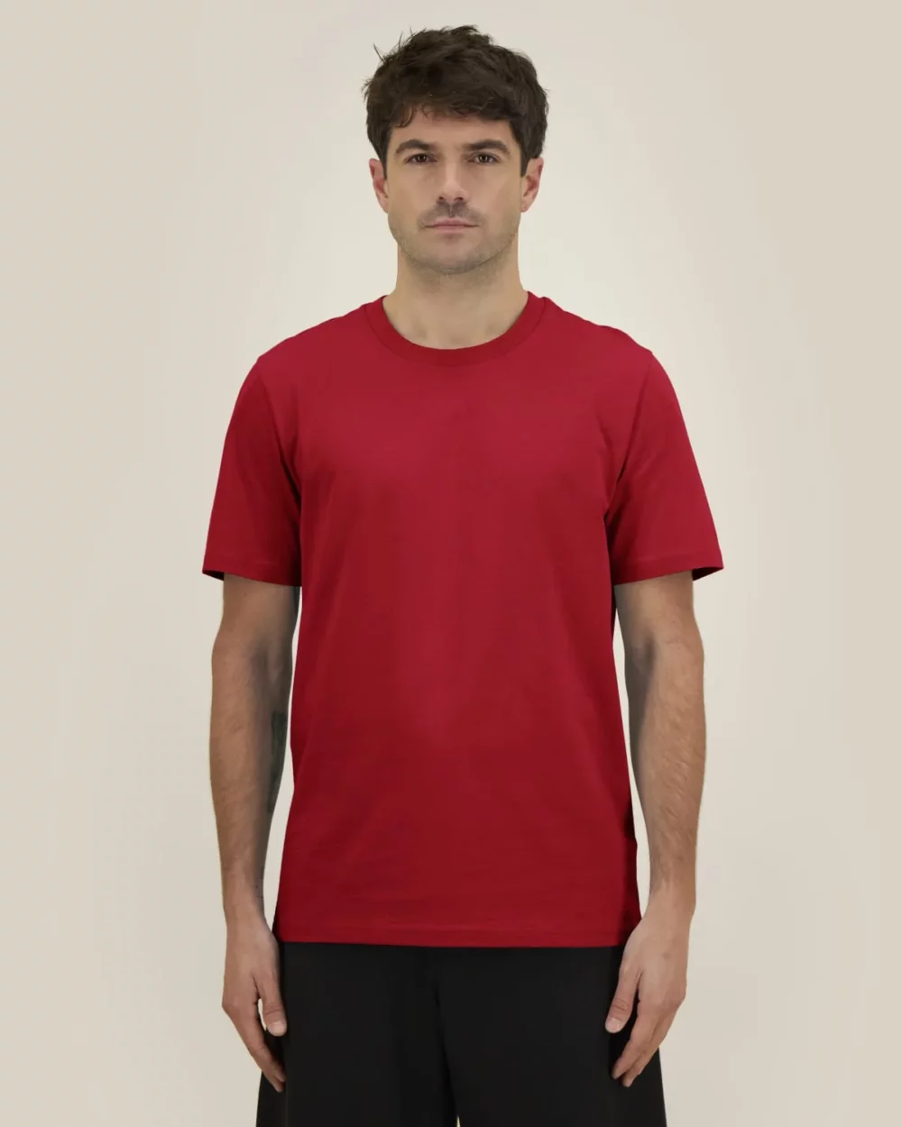 T-shirt bio unisexe Creator 2.0 coloris Passionate Red, porté, vue de face