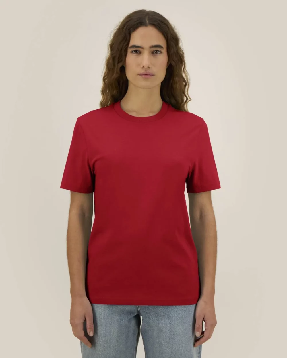 T-shirt bio unisexe Creator 2.0 coloris Passionate Red, porté, vue de face