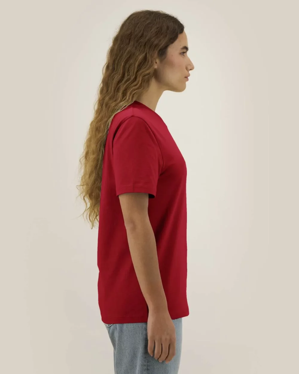 T-shirt bio unisexe Creator 2.0 coloris Passionate Red, porté, vue de face
