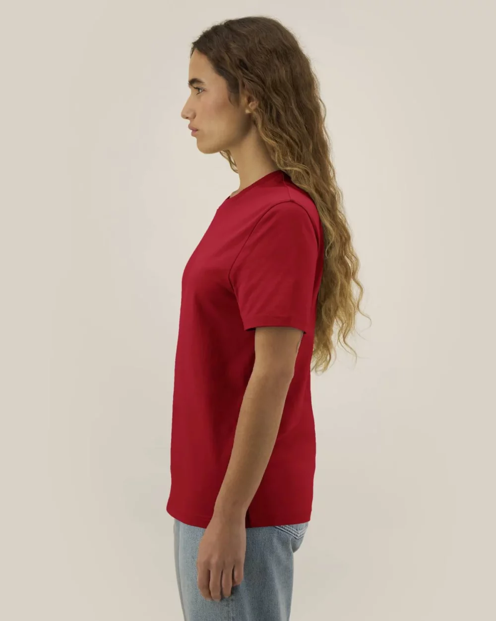 T-shirt bio unisexe Creator 2.0 coloris Passionate Red, porté, vue de face