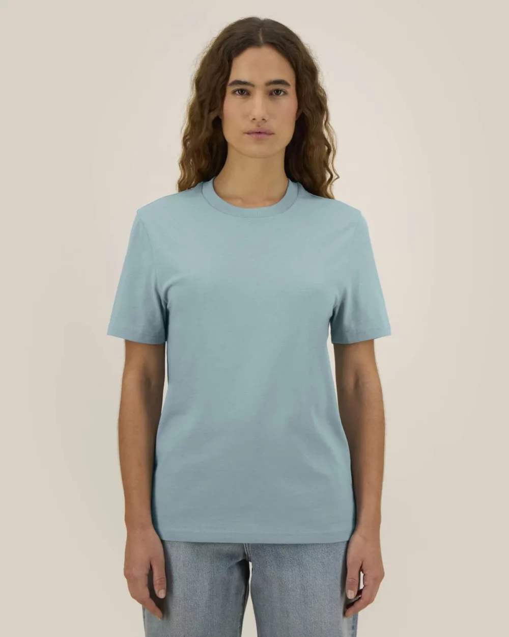 T-shirt bio unisexe Creator 2.0 coloris Pebble Blue, porté, vue de face