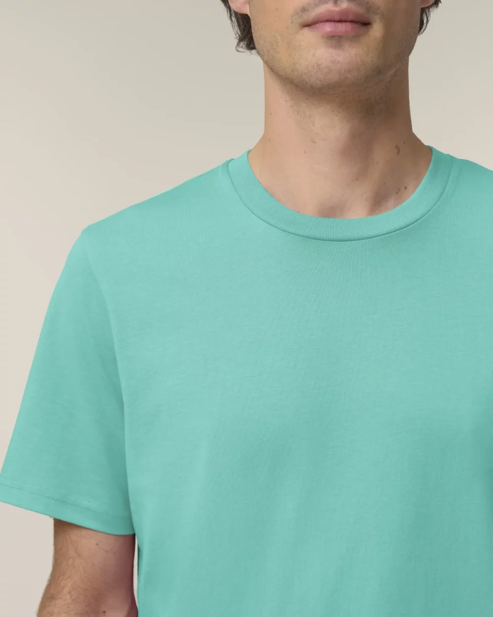 T-shirt bio unisexe Creator 2.0 coloris Pool Blue, détail porté