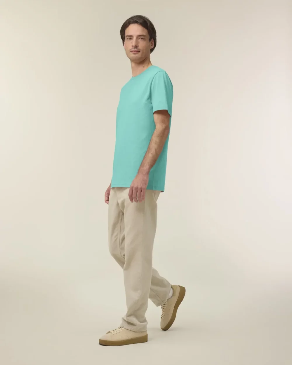 T-shirt bio unisexe Creator 2.0 coloris Pool Blue, porté, vue de face