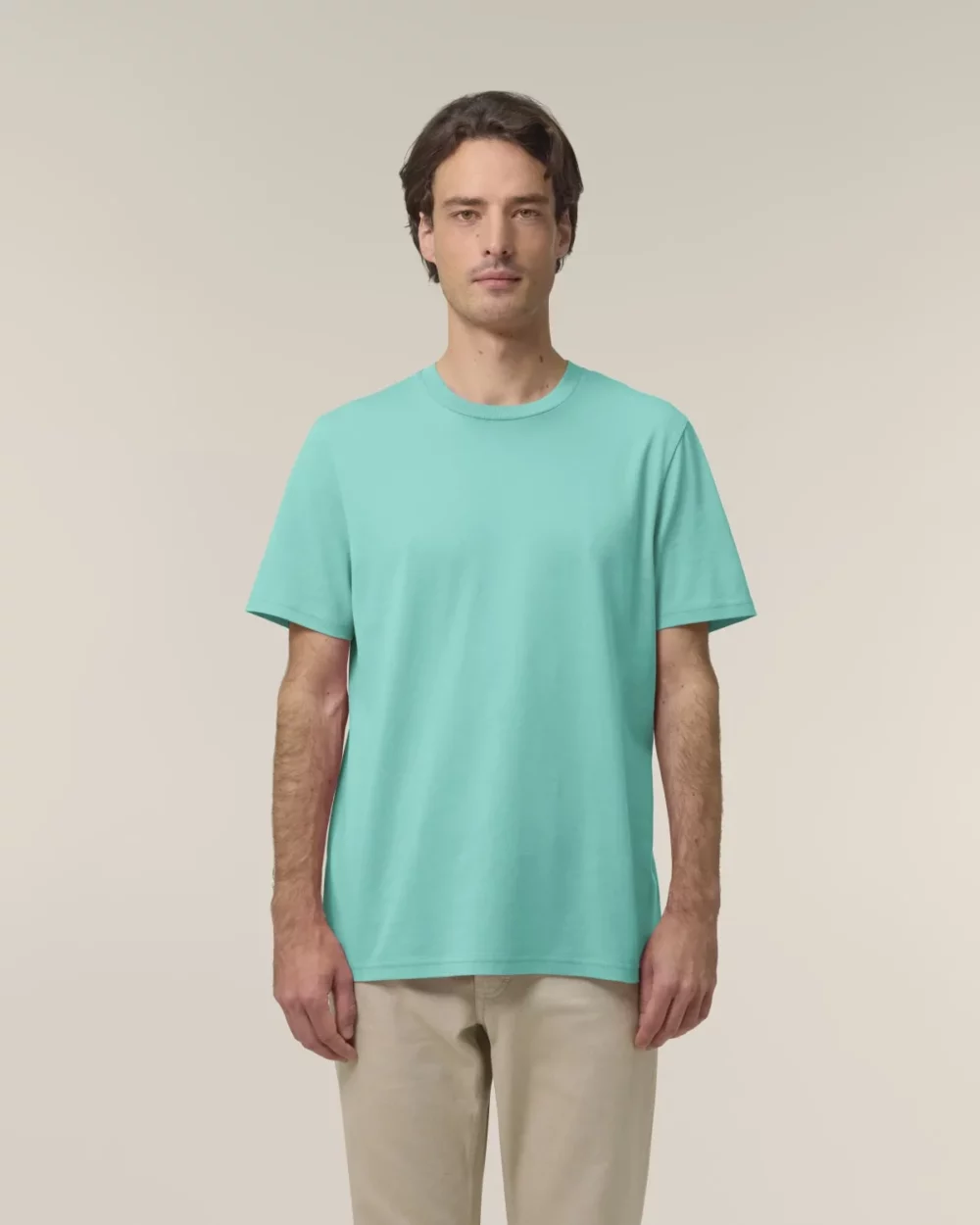 T-shirt bio unisexe Creator 2.0 coloris Pool Blue, porté, vue de face