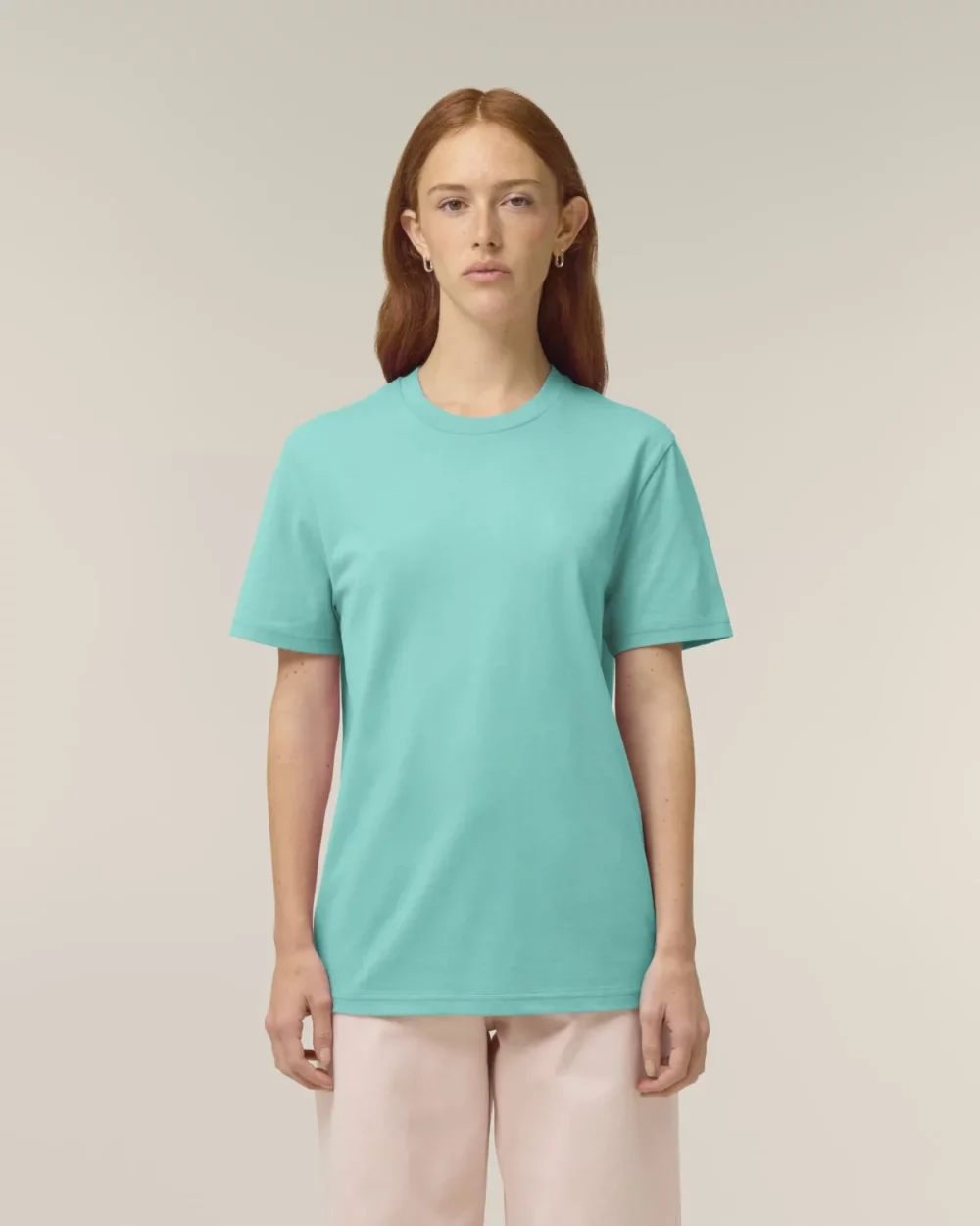 T-shirt bio unisexe Creator 2.0 coloris Pool Blue, porté, vue de face