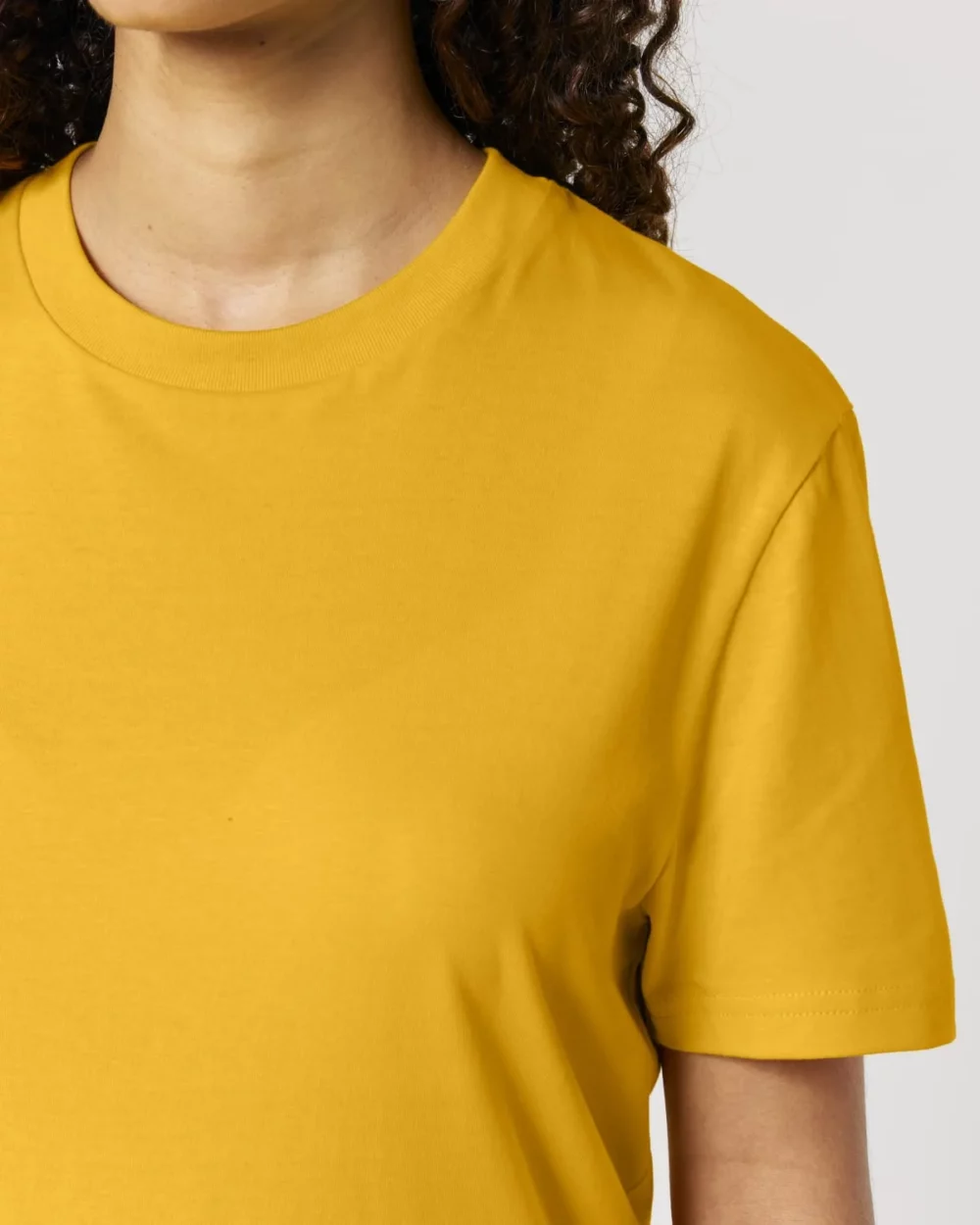 T-shirt bio unisexe Creator 2.0 coloris Spectra Yellow, détail porté