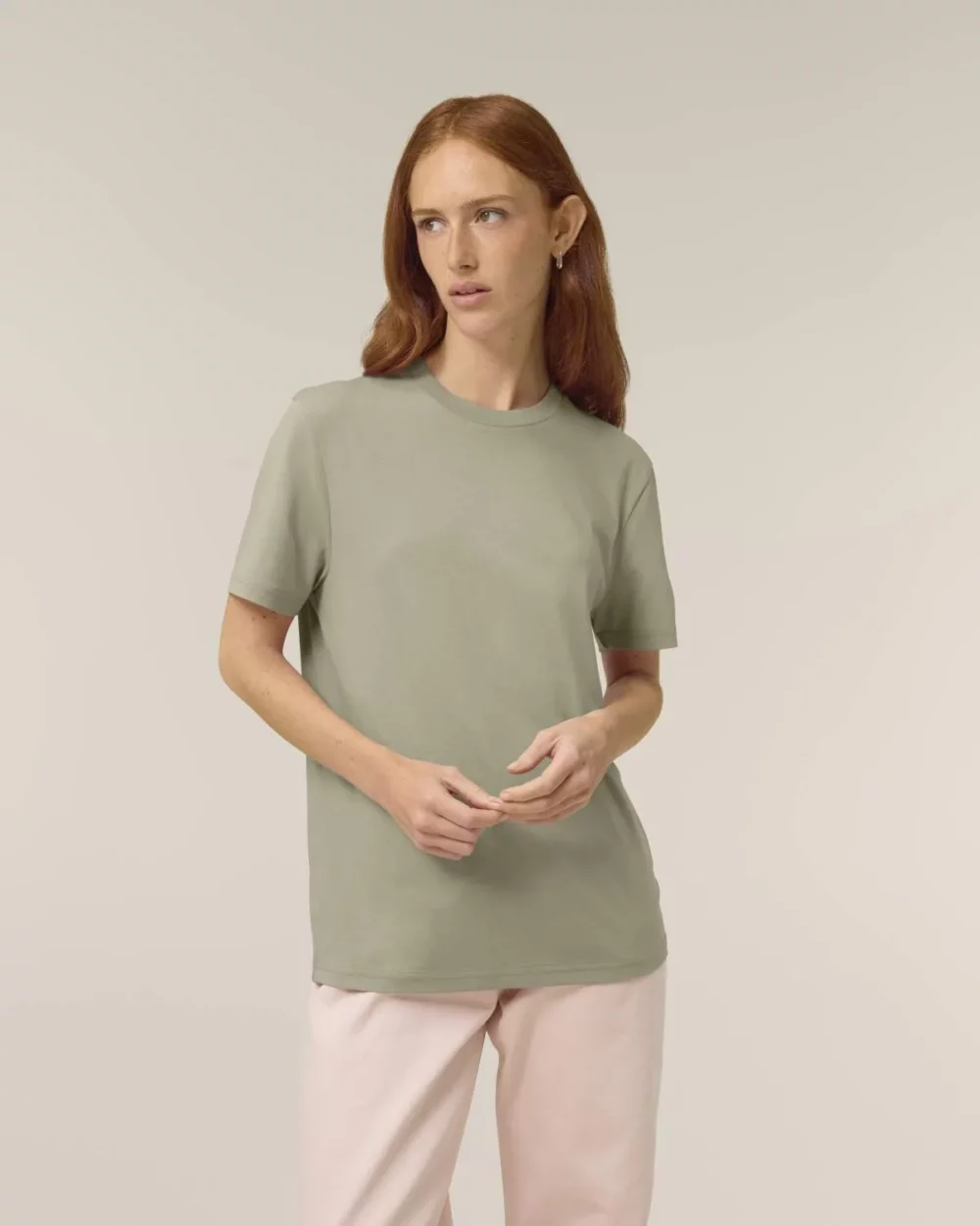 T-shirt bio unisexe Creator 2.0 coloris Stone, porté, vue de face
