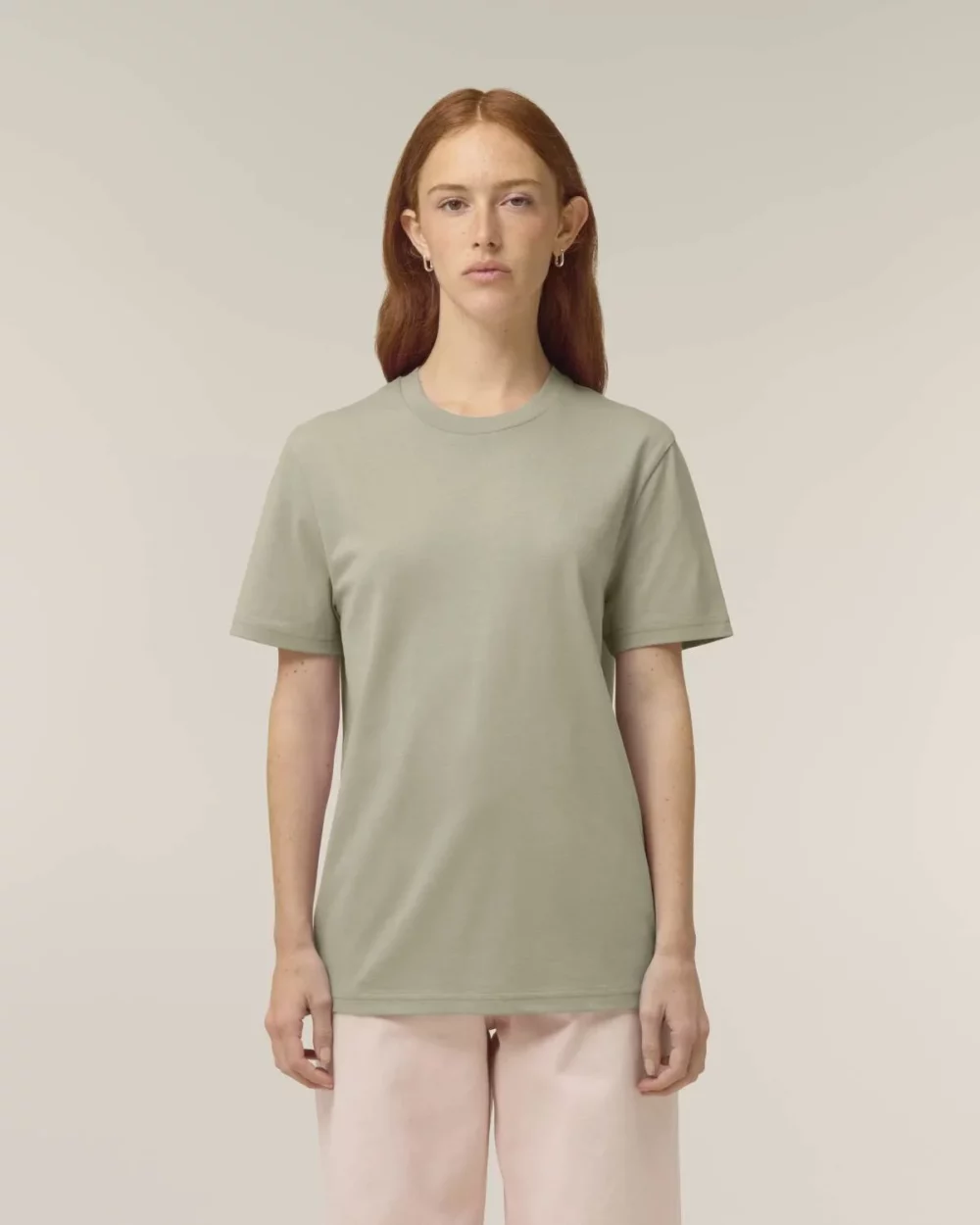 T-shirt bio unisexe Creator 2.0 coloris Stone, porté, vue de face