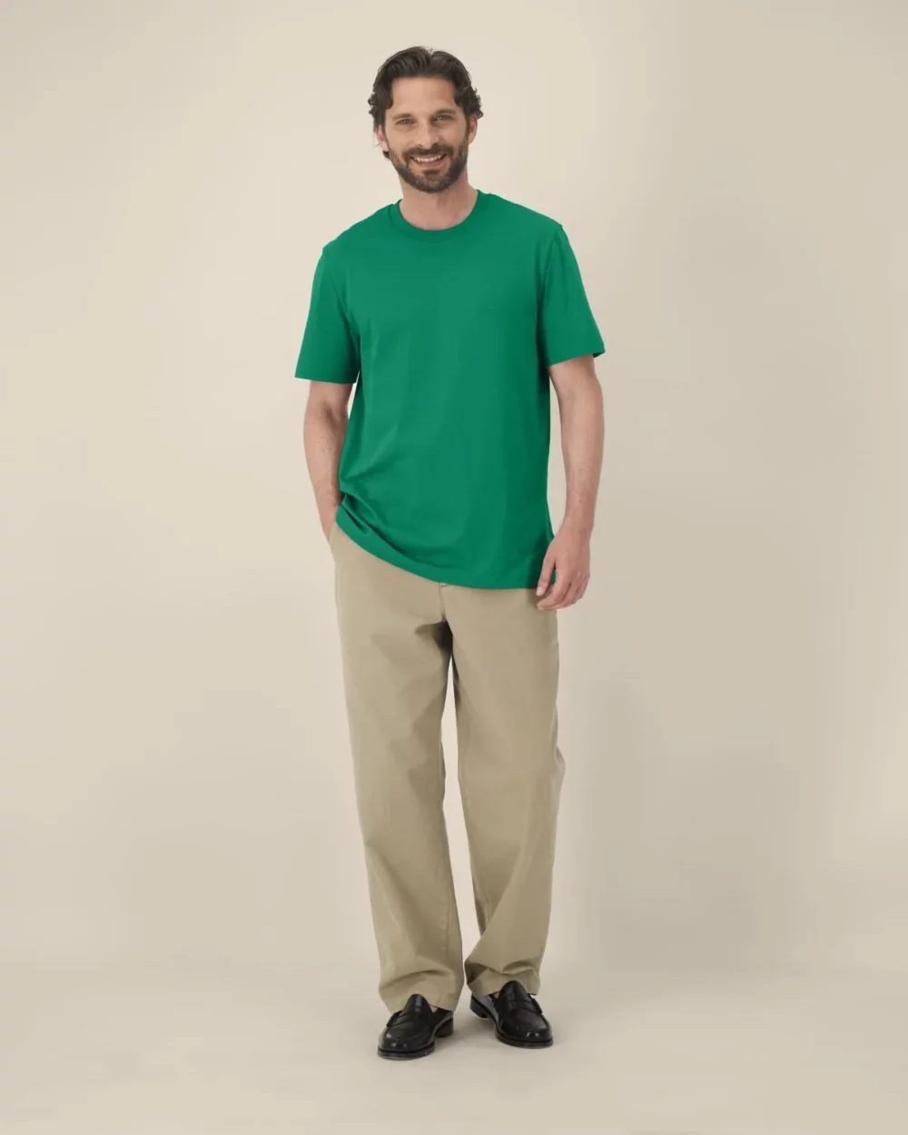 T-shirt bio unisexe Creator 2.0 coloris Verdant Green, porté, vue de face
