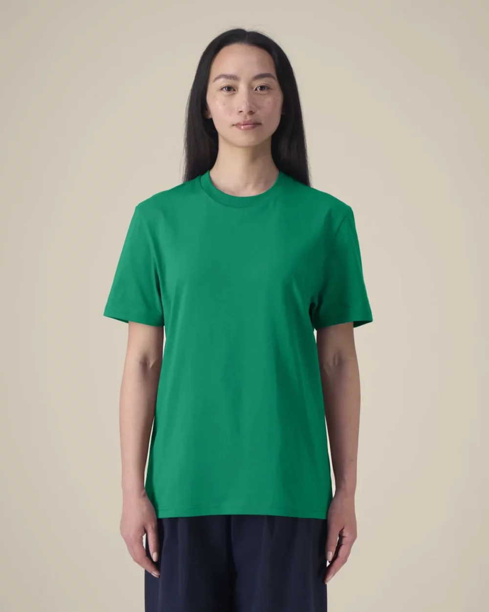 T-shirt bio unisexe Creator 2.0 coloris Verdant Green, porté, vue de face
