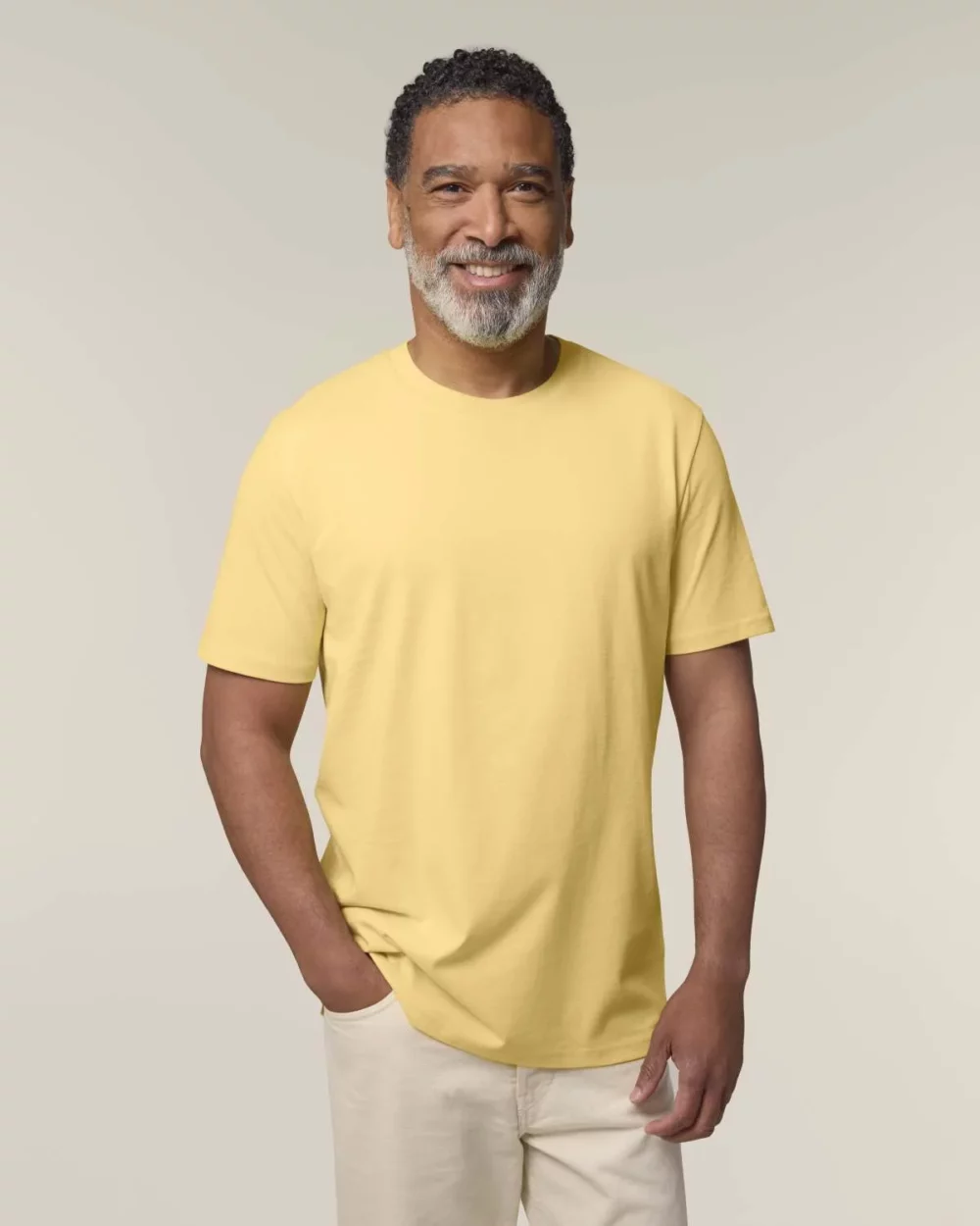 T-shirt bio unisexe Creator 2.0 coloris Viva Yellow, porté, vue de face