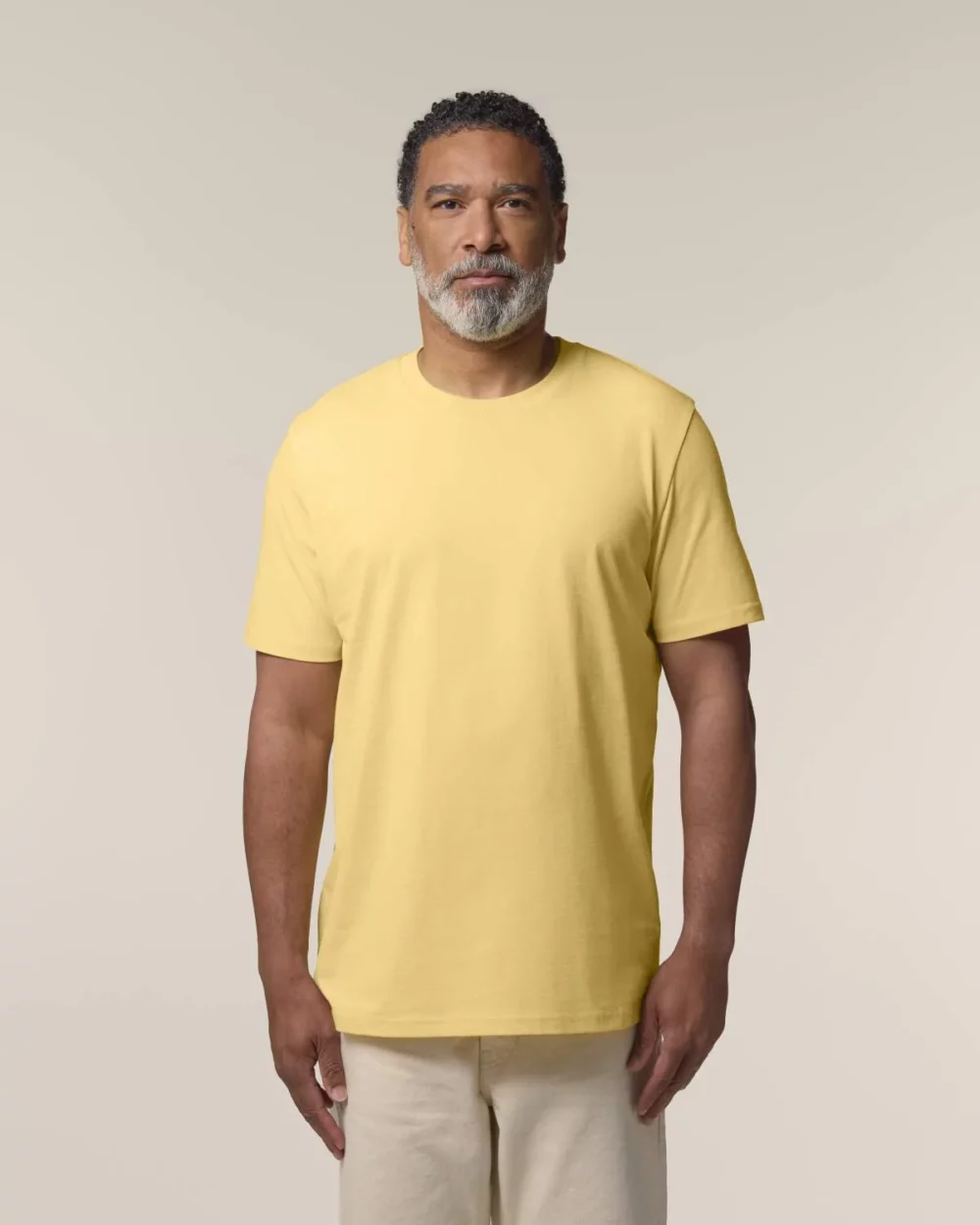 T-shirt bio unisexe Creator 2.0 coloris Viva Yellow, porté, vue de face