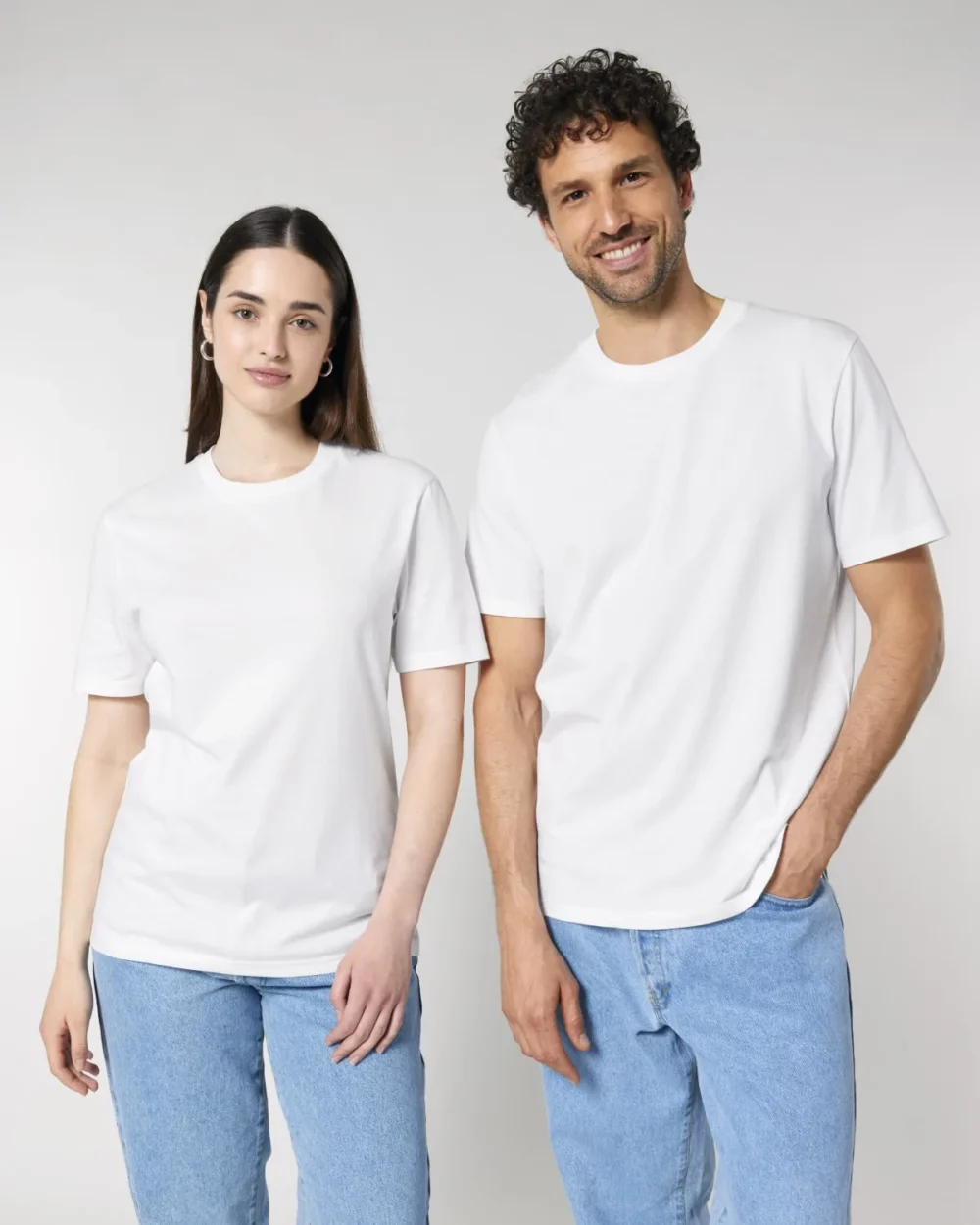 T-shirt bio unisexe Creator 2.0 coloris White, porté à deux