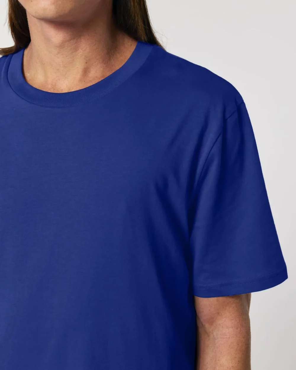 T-shirt bio unisexe Creator 2.0 coloris Worker Blue, détail porté
