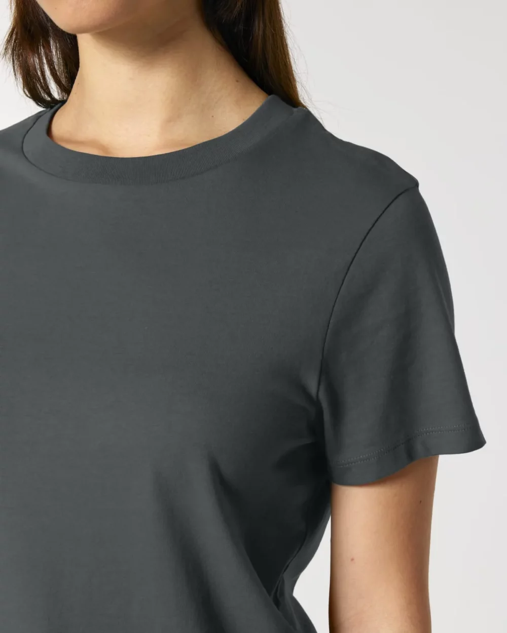 T-shirt bio femme Stella Muser coloris Anthracite, détail porté
