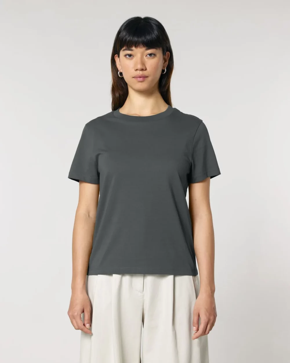 T-shirt bio femme Stella Muser coloris Anthracite, porté, vue de face