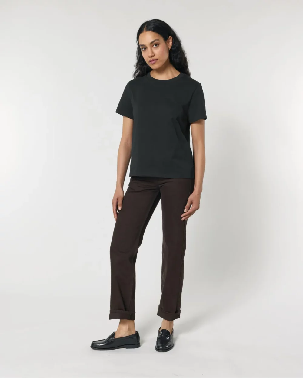 T-shirt bio femme Stella Muser coloris Black, porté, vue de face
