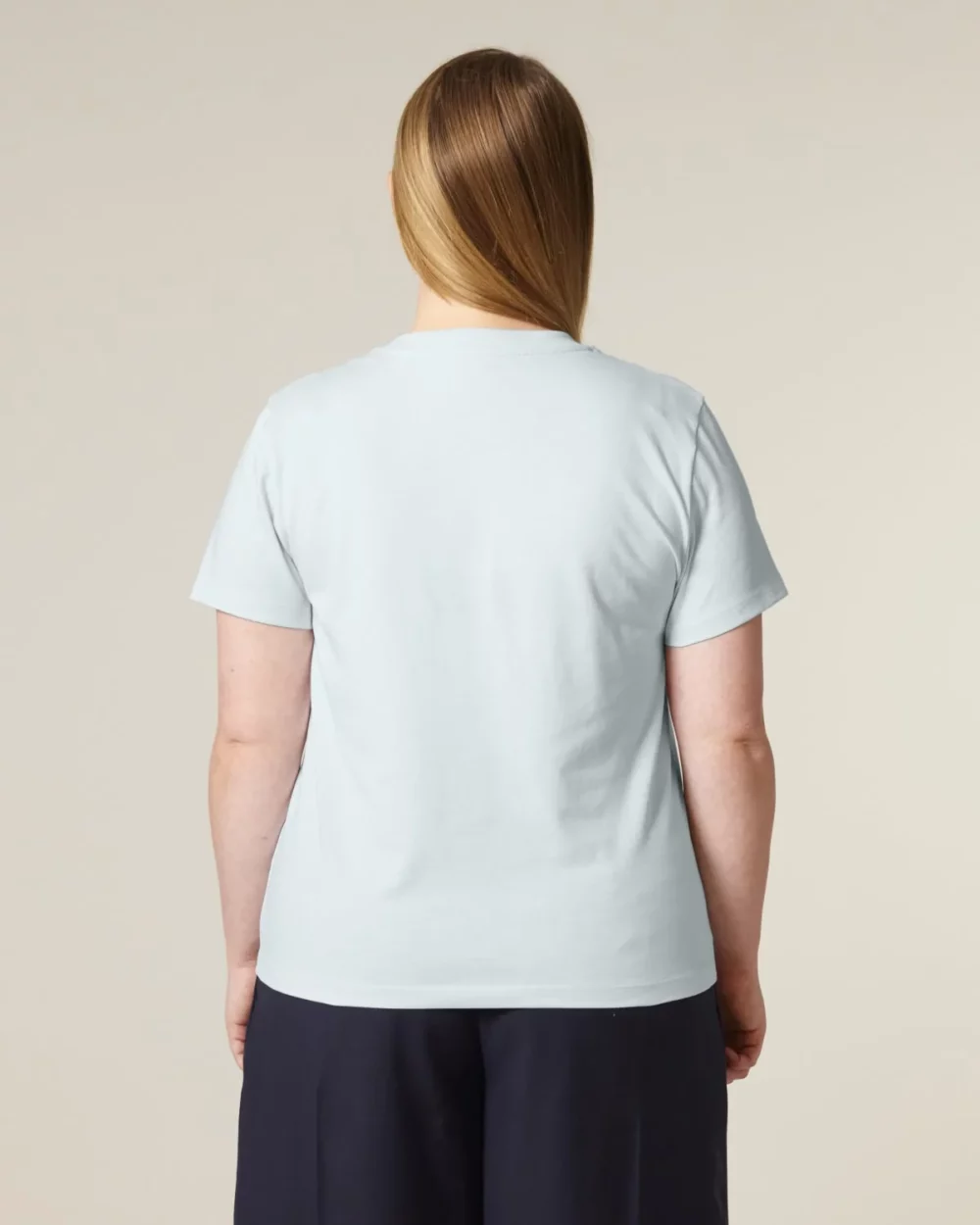 T-shirt bio femme Stella Muser coloris Blue Ice, porté, vue de dos
