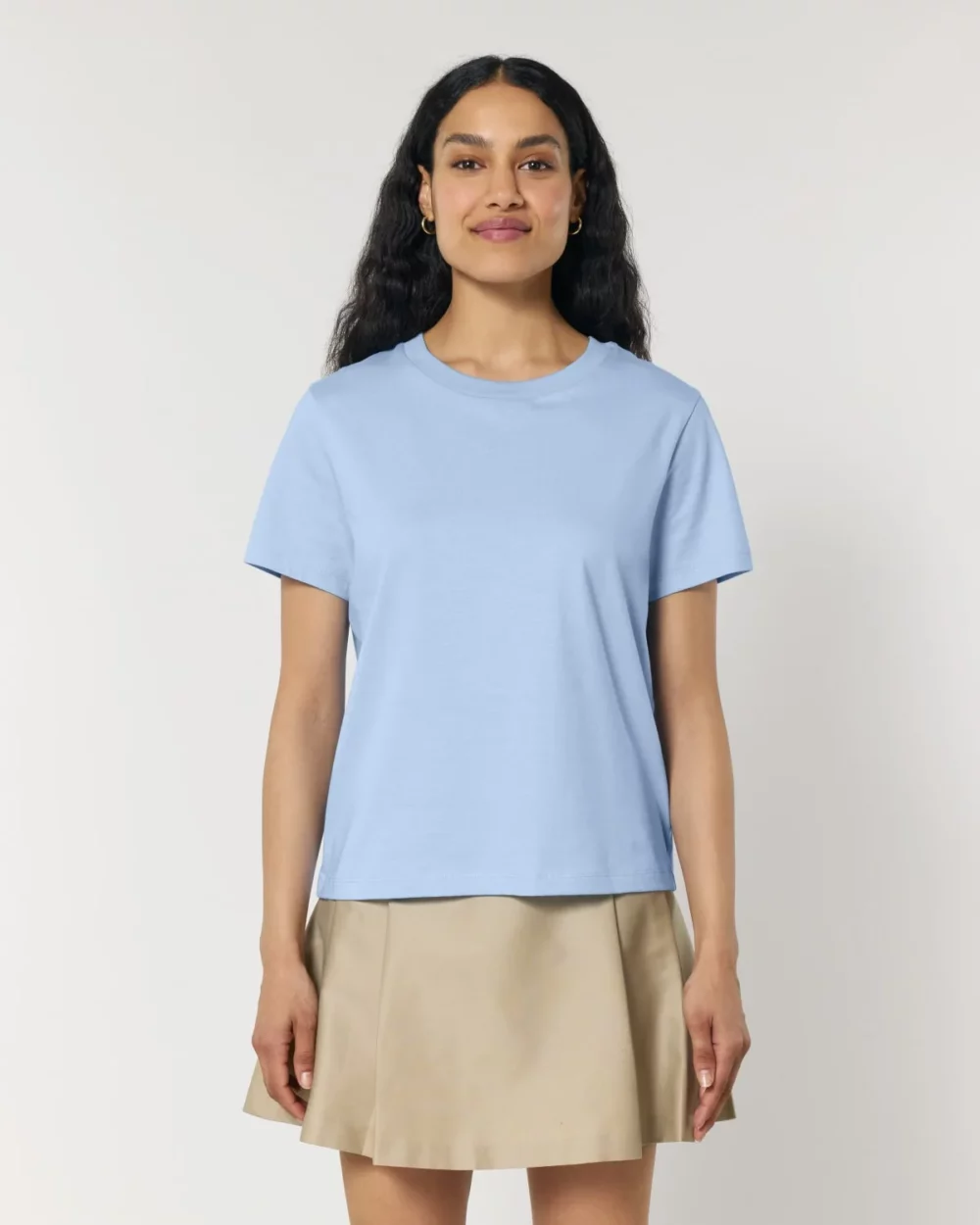 T-shirt bio femme Stella Muser coloris Blue soul, porté, vue de face