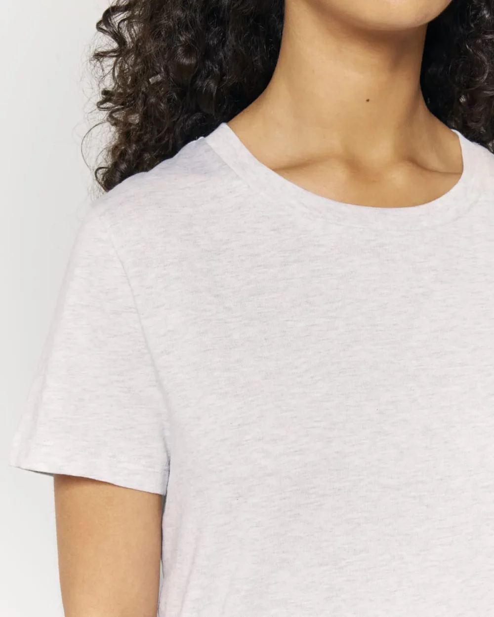 T-shirt bio femme Stella Muser coloris Cool Heather Grey, détail porté