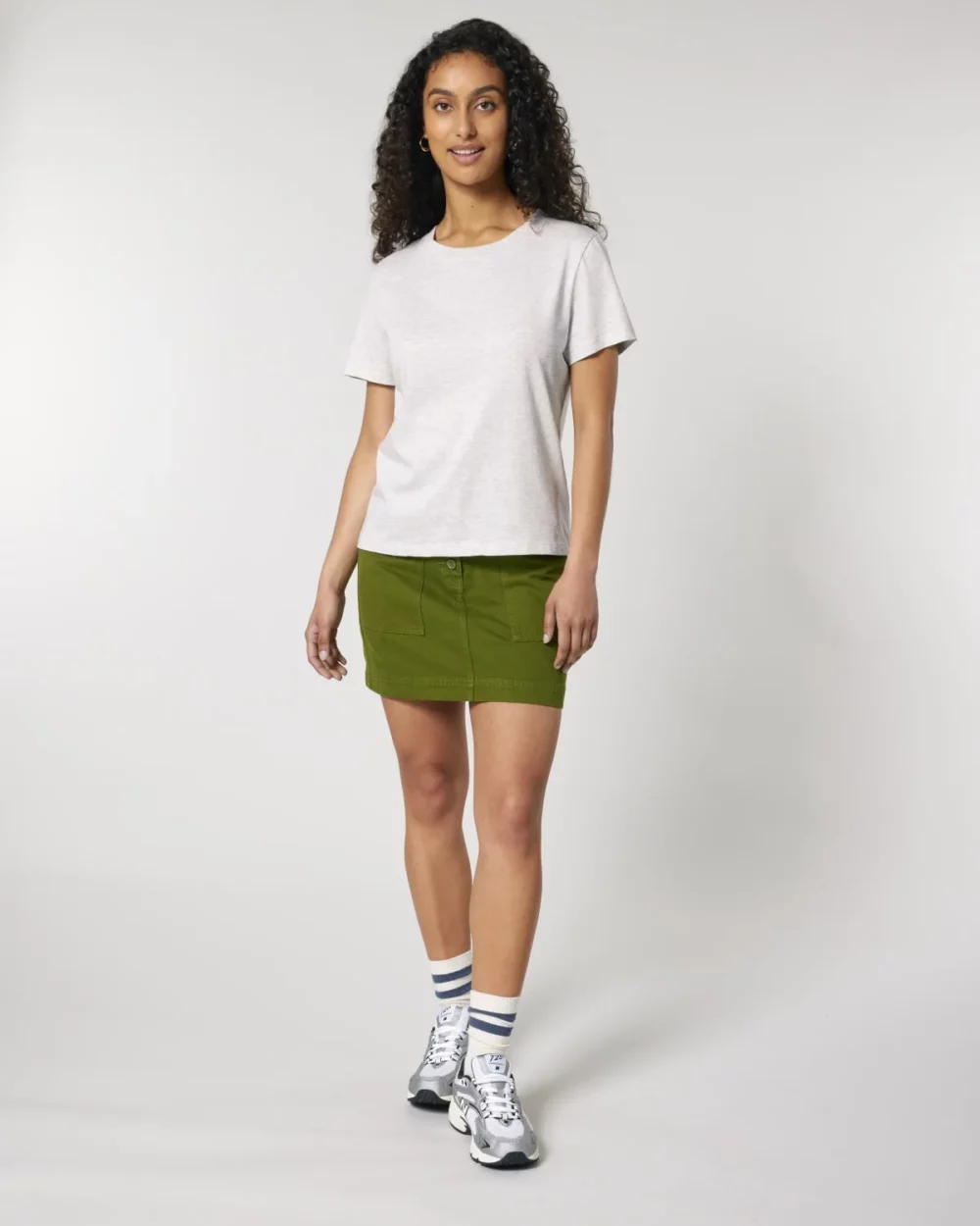 T-shirt bio femme Stella Muser coloris Cool Heather Grey, porté, vue de face