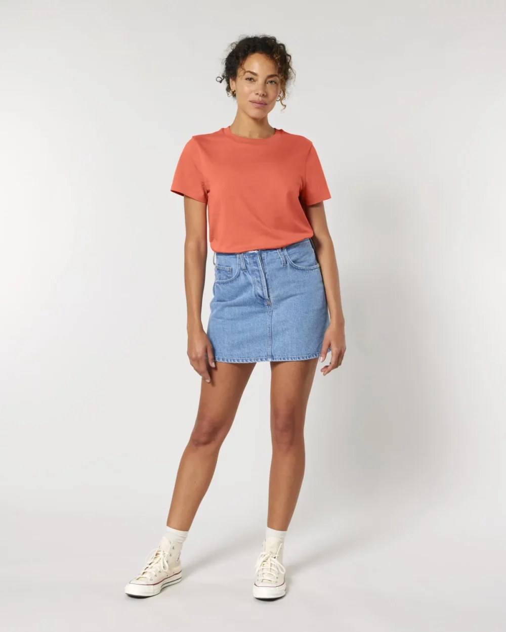 T-shirt bio femme Stella Muser coloris Fiesta, porté, vue de face