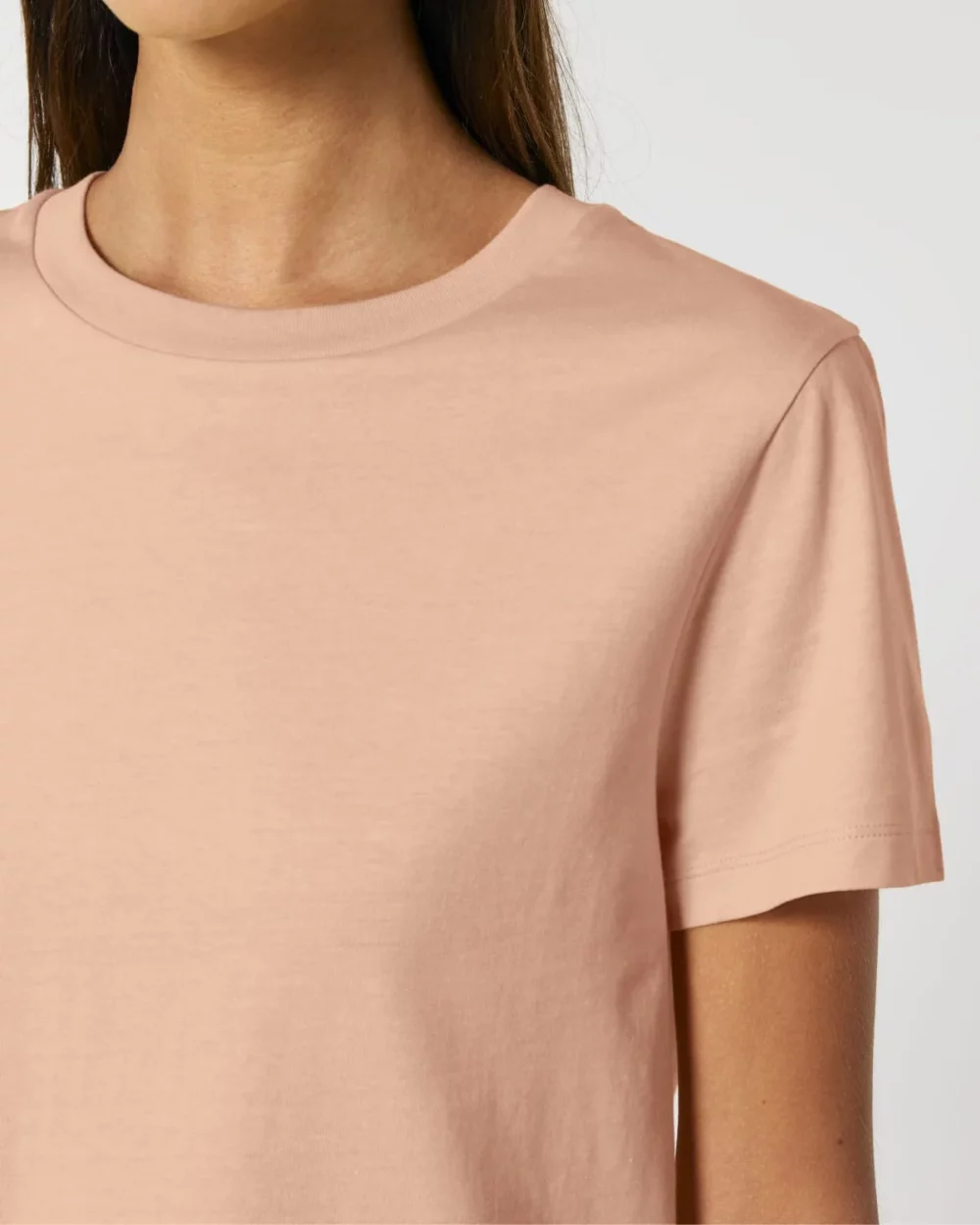 T-shirt bio femme Stella Muser coloris Fraiche Peche, détail porté