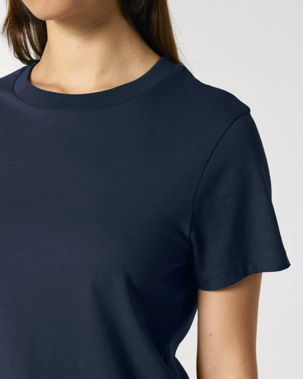 T-shirt bio femme Stella Muser coloris French Navy, détail porté