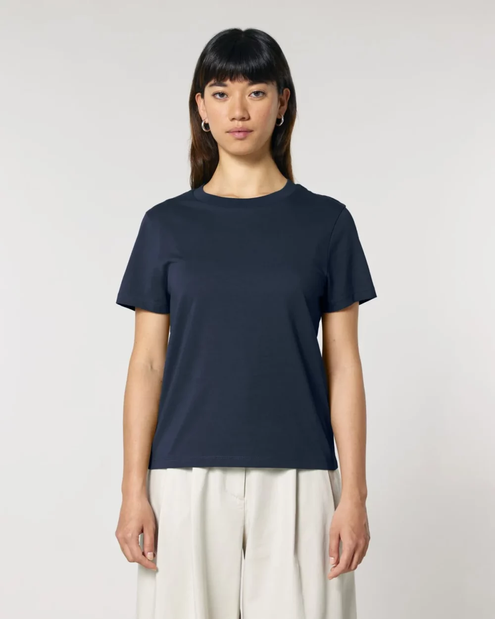 T-shirt bio femme Stella Muser coloris French Navy, porté, vue de face