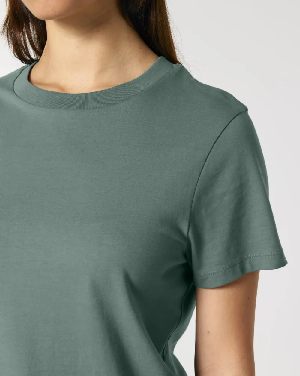 T-shirt bio femme Stella Muser coloris Green Bay, détail porté