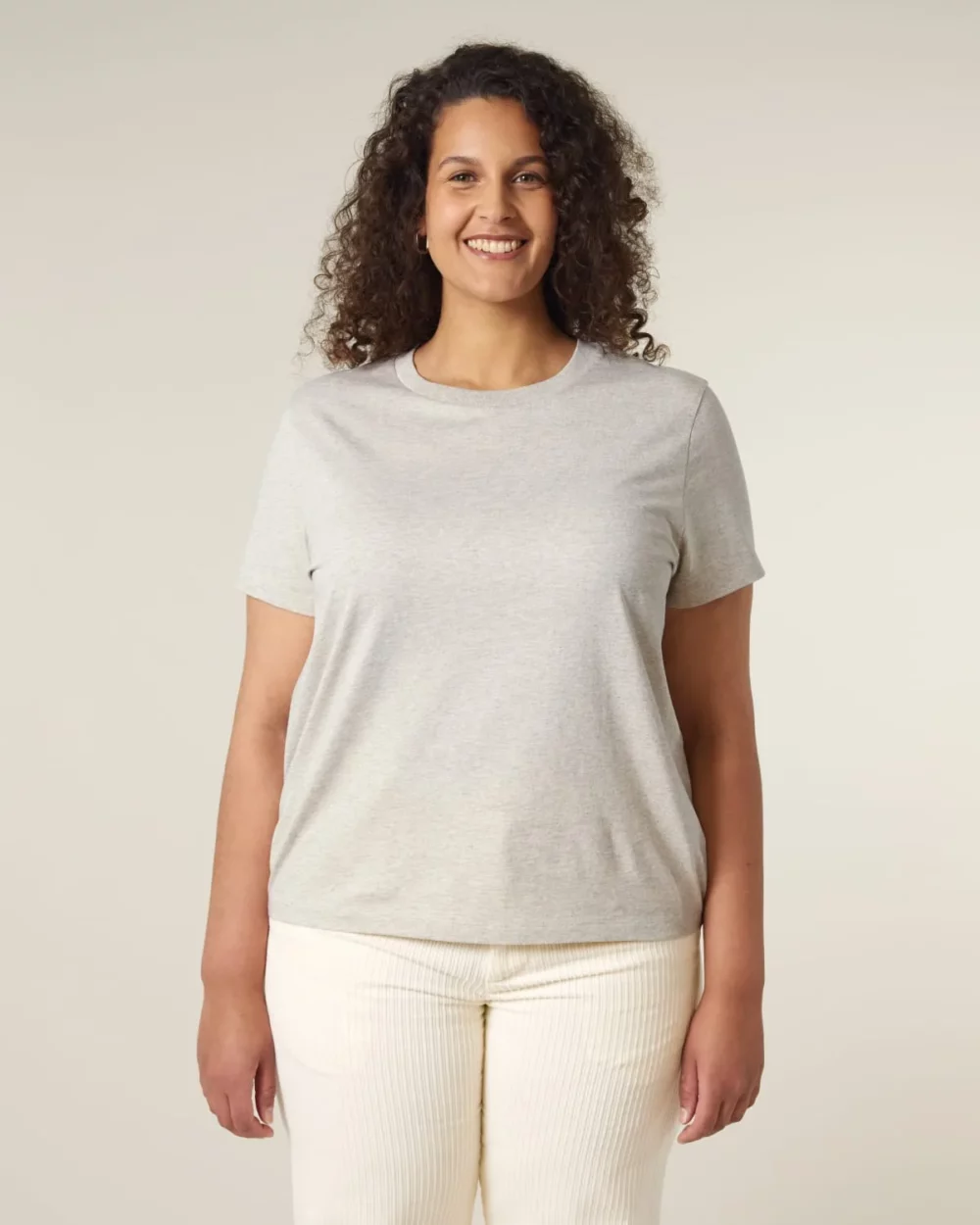 T-shirt bio femme Stella Muser coloris Heather Haze, porté, vue de face
