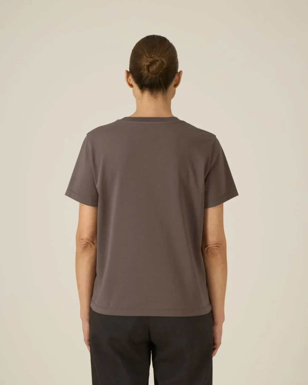 T-shirt bio femme Stella Muser coloris Mocha, porté, vue de dos