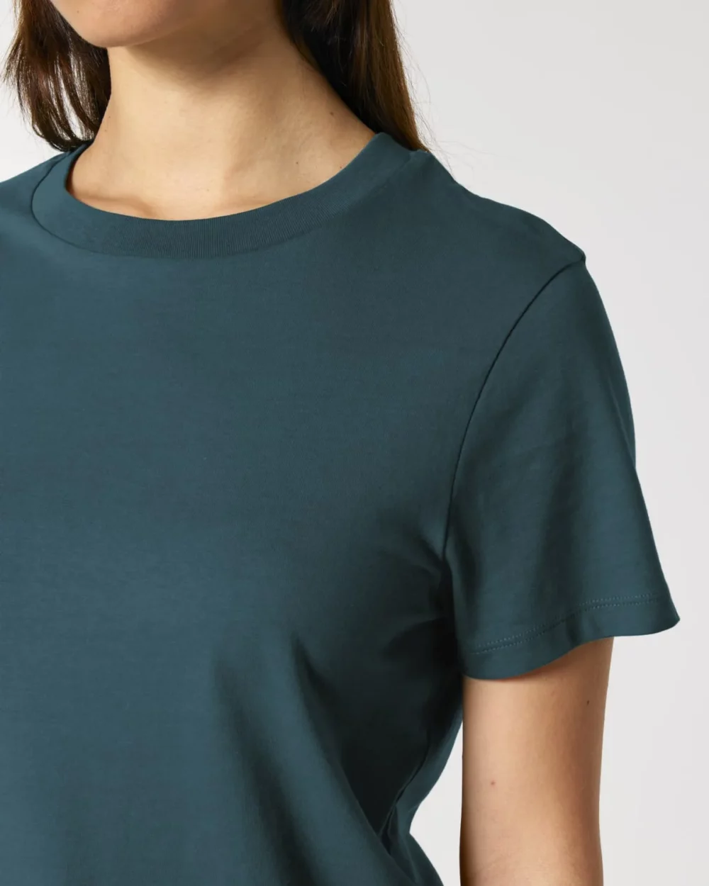 T-shirt bio femme Stella Muser coloris Stargazer, détail porté