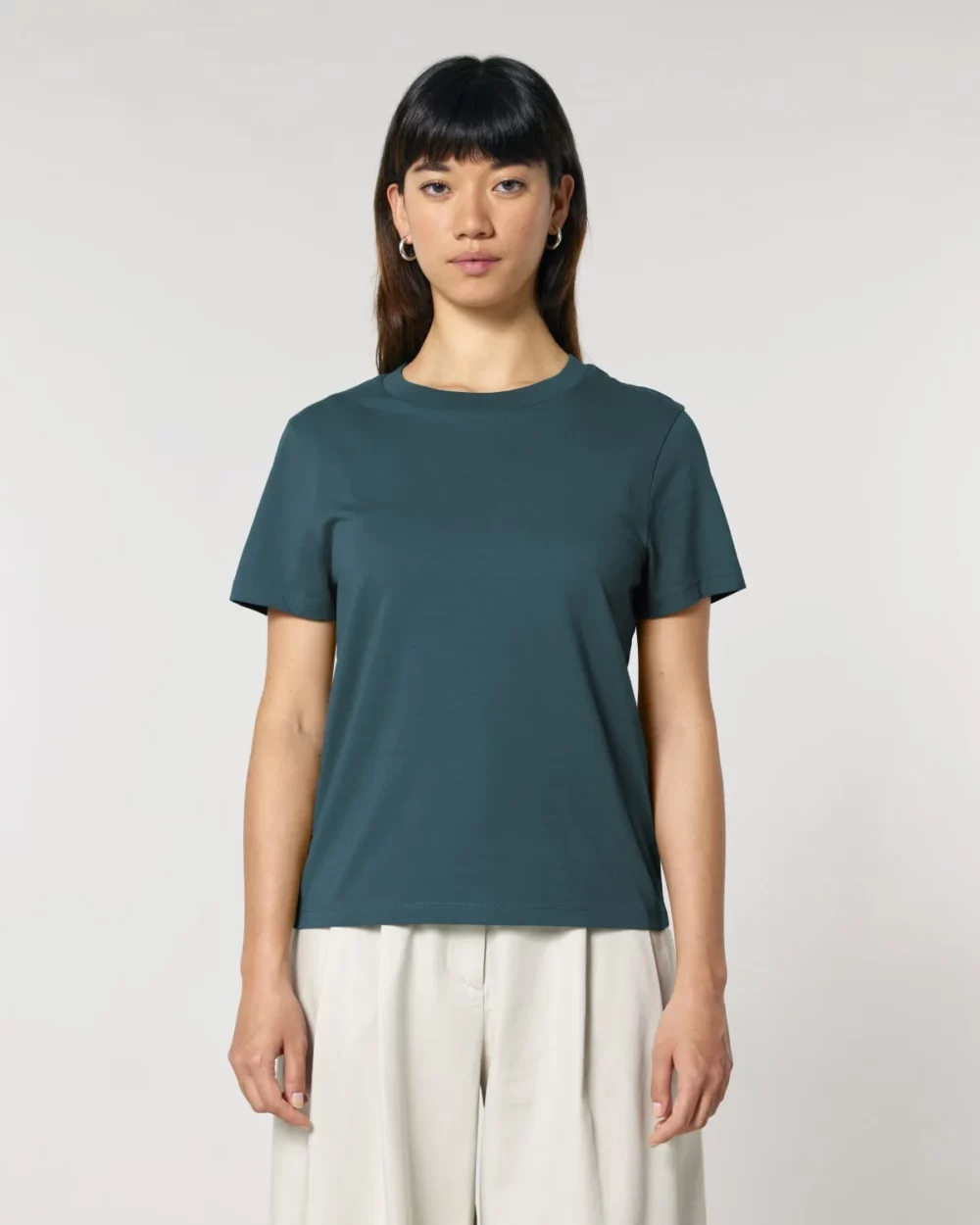 T-shirt bio femme Stella Muser coloris Stargazer, porté, vue de face