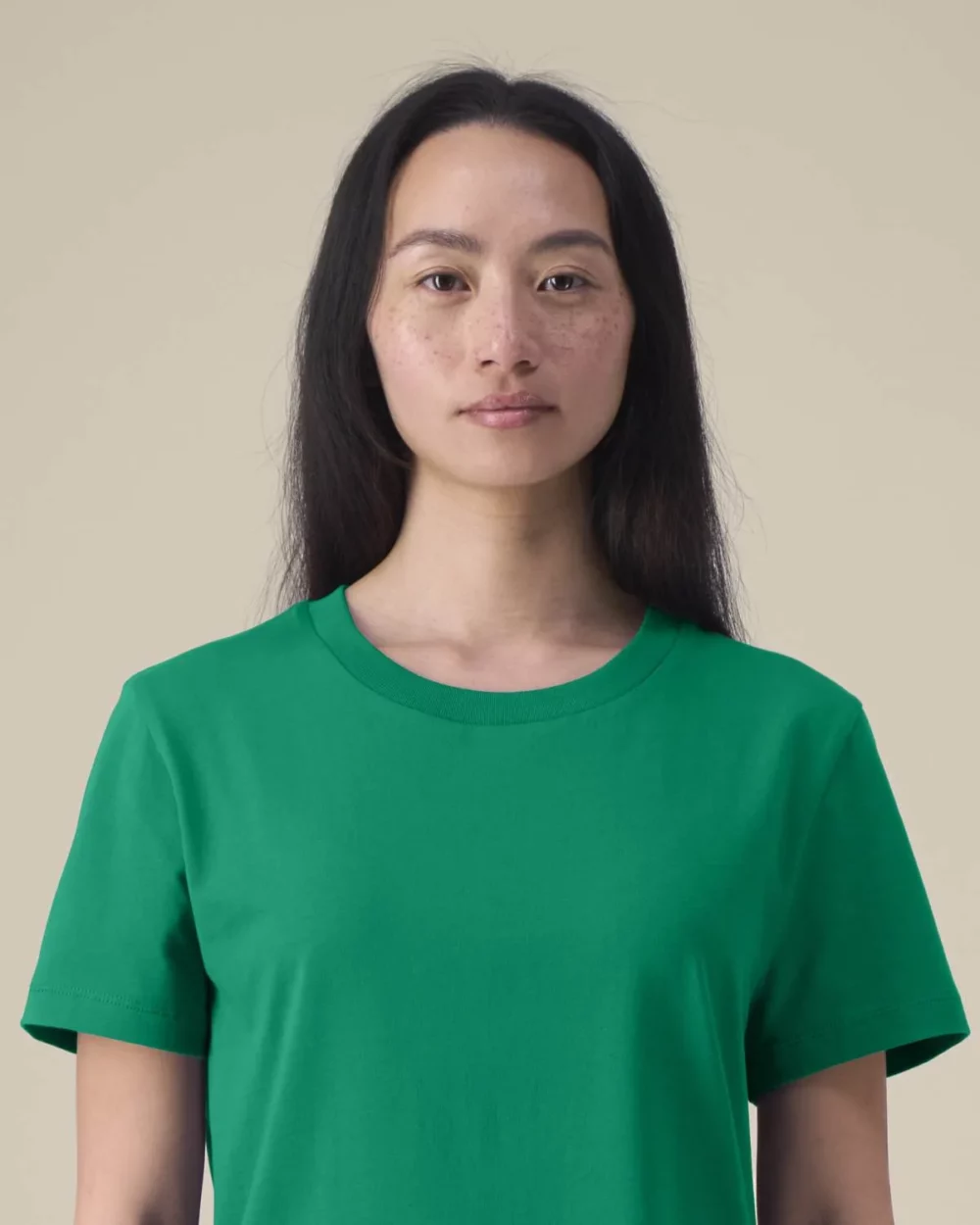 T-shirt bio femme Stella Muser coloris Verdant Green, détail porté