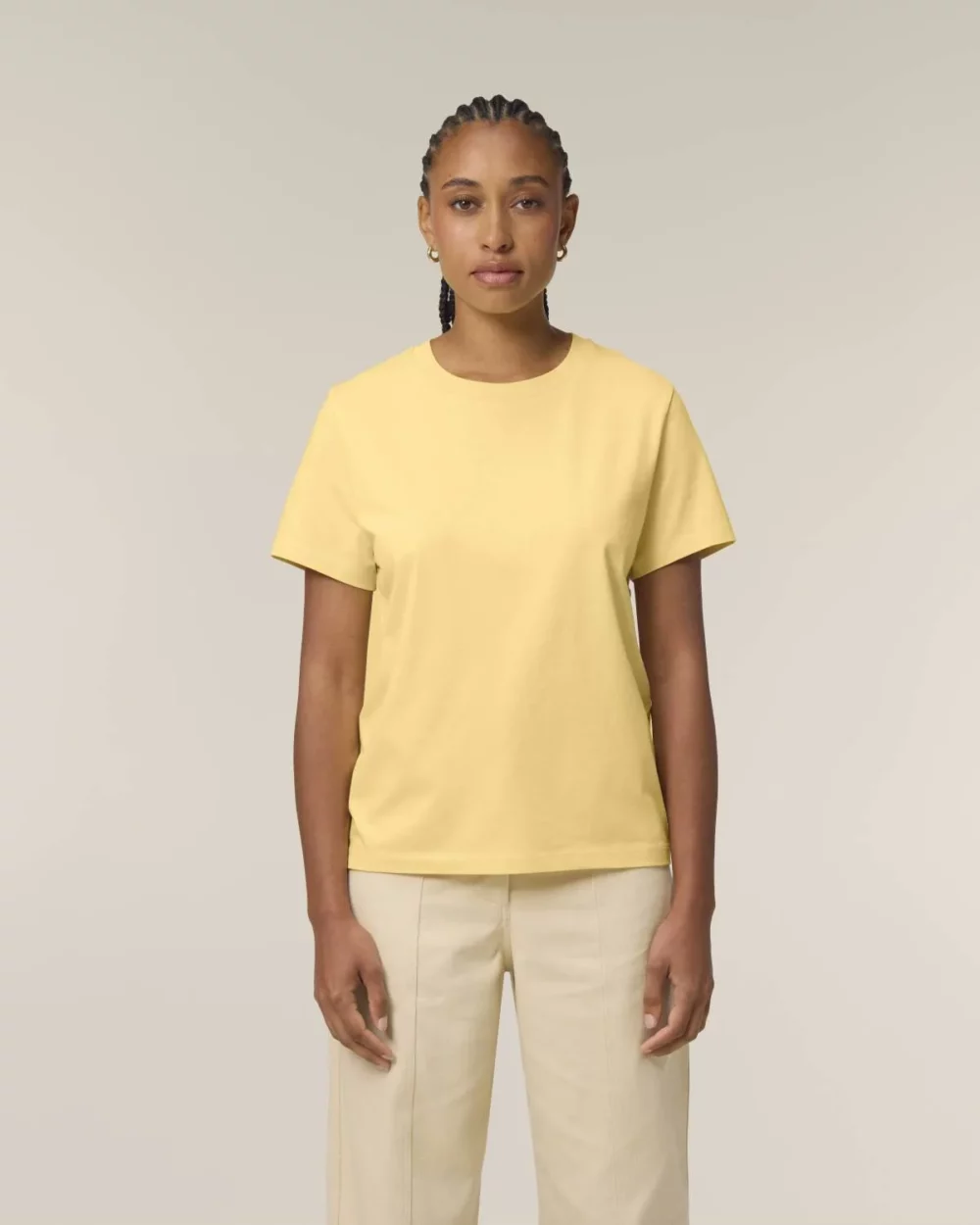 T-shirt bio femme Stella Muser coloris Viva Yellow, porté, vue de face